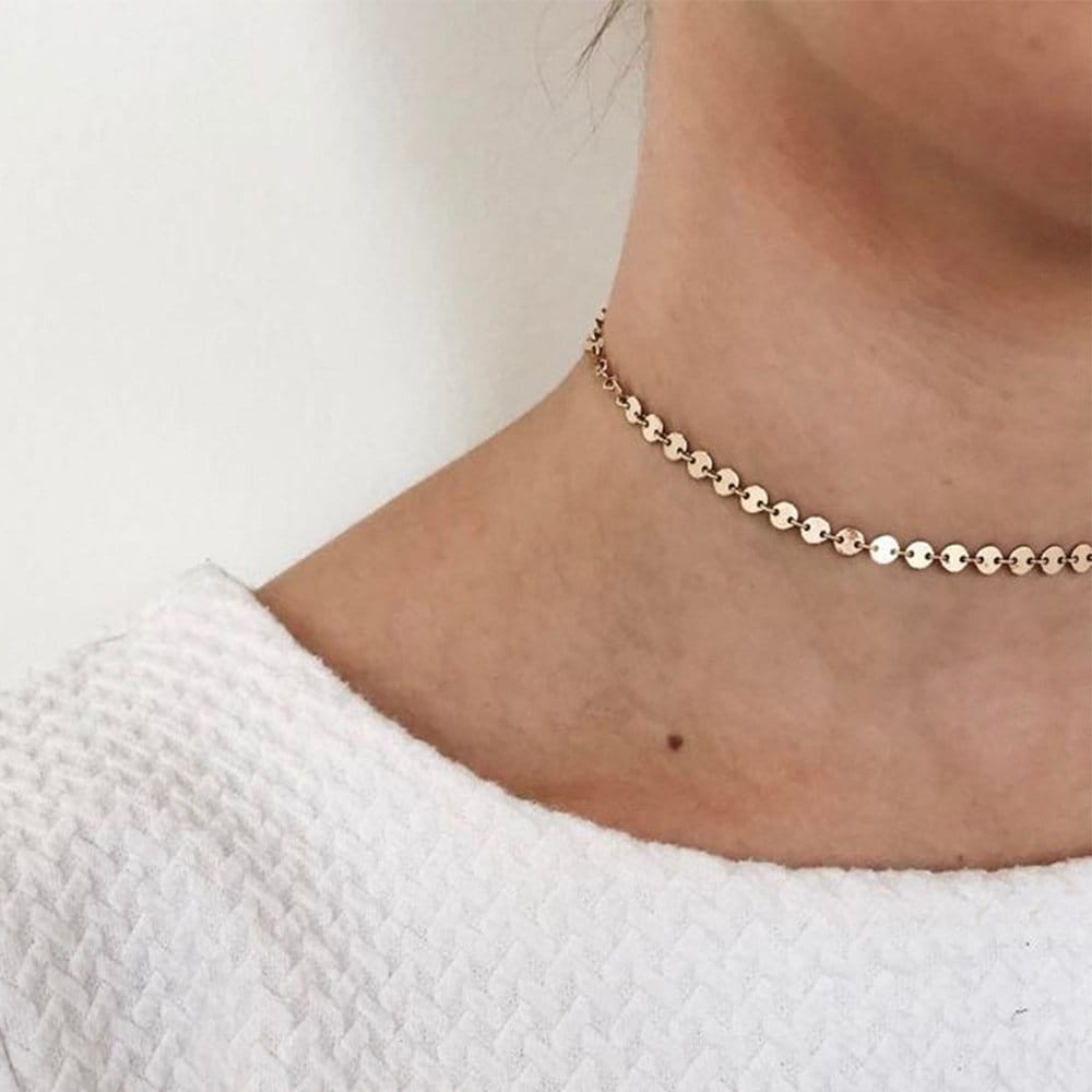 Choker-Halskette mit goldener Scheibe