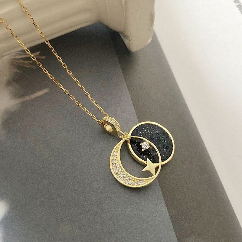 Collier de cour de nuit croissant de lune et étoile